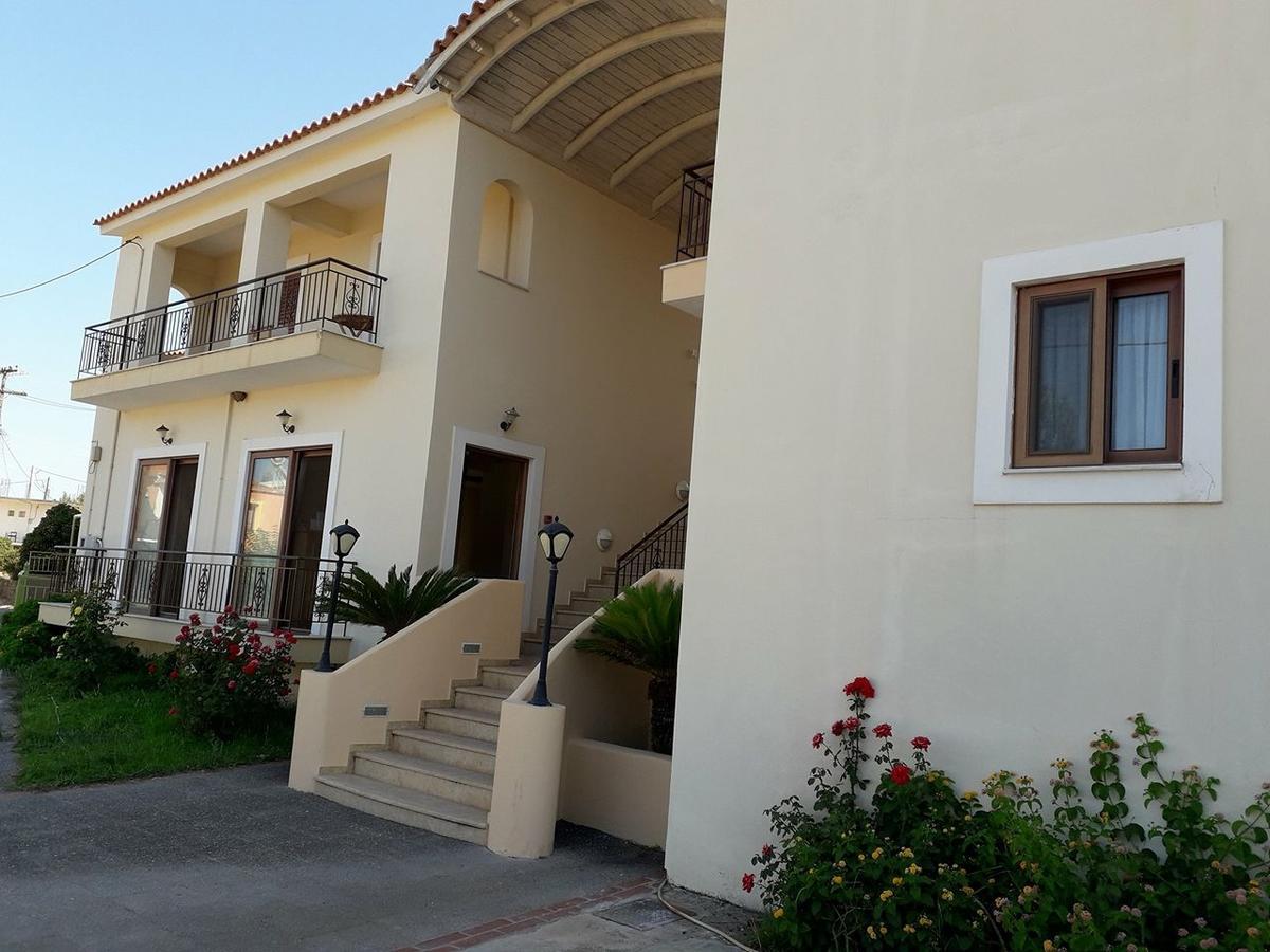 Sirius Hotel Finikounta Exterior photo